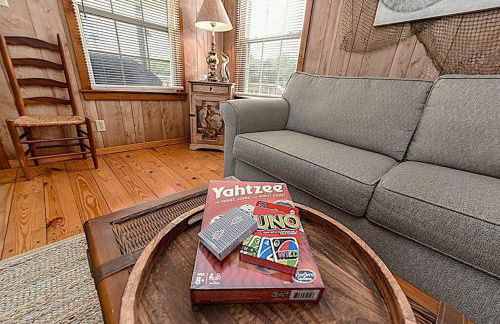 Shipwrecked Shack Waterfront House Boat on Land - Foto 21