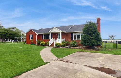 Serene 3BR Waterfront Retreat With A/C, Wifi, Two Kayaks, and Full Kitchen - Foto 23