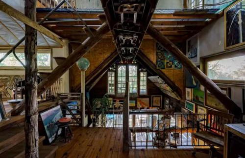 Eclectic Riverfront Log Cabin and Artist Retreat for Groups in Castle Hayne, North Carolina - Foto 15