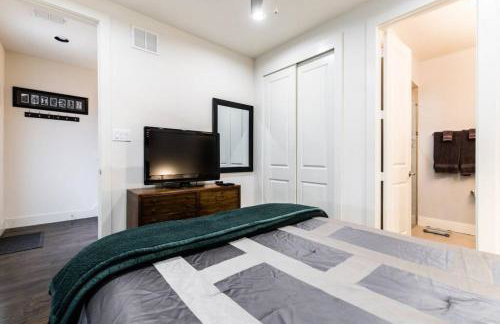 Stunning Townhome Near Uptown - Photo 24