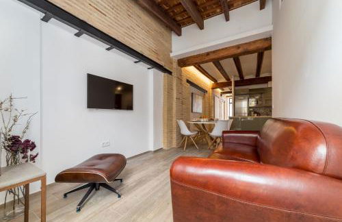 FLORIT FLATS - CATHEDRAL LUXURY TERRACE FLAT 2BR 2BA AC Wifi - Photo 2