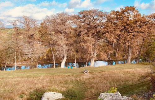 FAMILY RIVER RETREAT! PRIVATE MEDINA RIVER ACCESs! - Foto 9