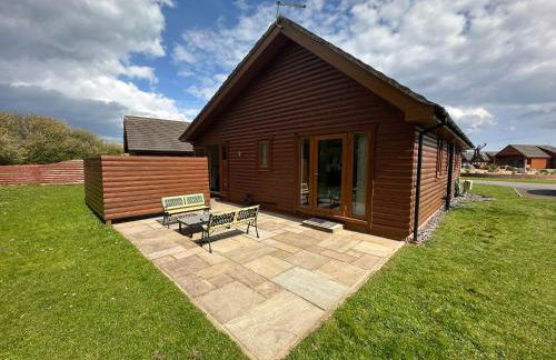 Lily Lodge-Tranquil-Hot Tub-Fishing-7m to beach - Foto 1