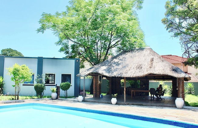 Impeccable 1-bed Apartment in Sandton - Photo 4