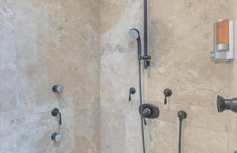 Gorgeous Vacation Home w Private Pool - Photo 30