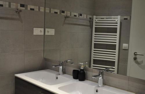 Grand appartement sud avec balcon et parking - FR-1-692-6 - Foto 10