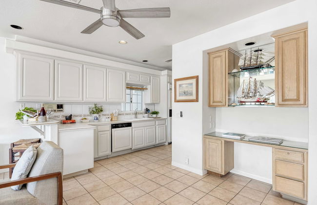 Canalfront Charmer by Avantstay Waterfront w/ Shared Dock + Hot Tub - Foto 15