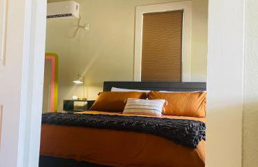 The Eastsider near Frost Bank Center Alamodome Convention Center and more - Foto 5