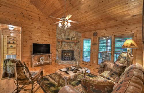 Ole Bear Paw Cabin - Cherry Log GA - Cozy Retreat, Stunning Views, Hot Tub, Outdoor Fire Pit, Porch Swing - Foto 7
