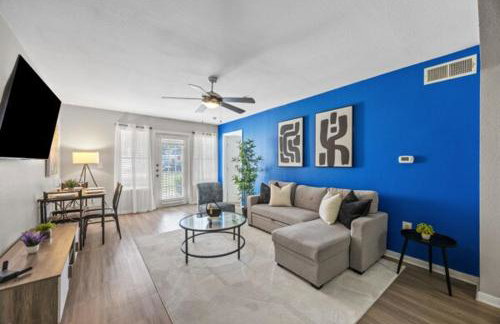 2BR Modern Hideaway near Downtown, Gated, Pool - Foto 13