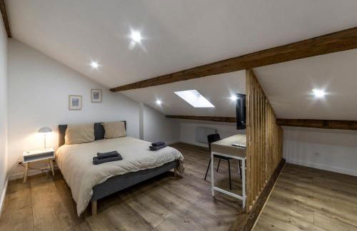 MAISON LE GRATTE CIEL - séminaire ou famille, salle de réunion, 8 chambres Clim, Jardin & Salle de sport - Foto 15