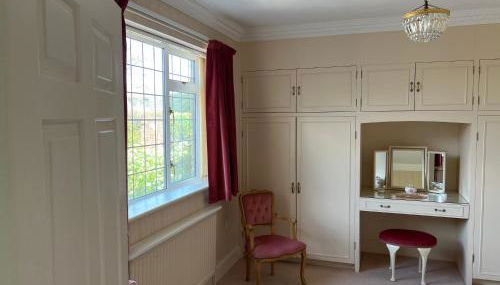 Spacious bungalow with large private garden - Photo 4