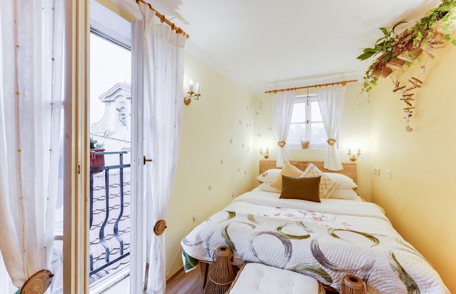 Incredible 2Br Loft in Heart of Prague - Photo 10