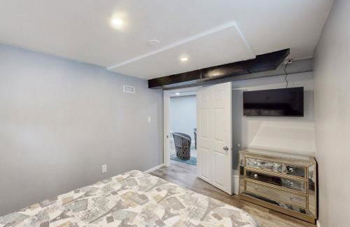 2 Mi to Beach! Hot Tub Haven in Michigan City - Foto 33