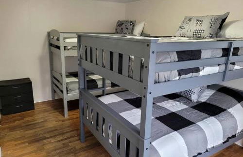 Amazing Cottage with Fire Pit and Fishing in Wellston, Michigan - Foto 18