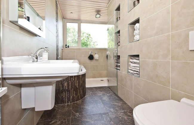 Characteristic Country House With Wellness - Foto 23