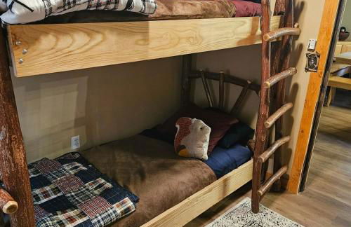 Pet Friendly Creekside Cabin Kooser St Park - Foto 32
