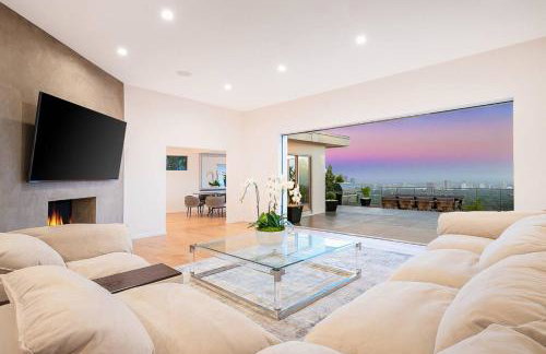 Stunning Modern Estate in BH with Pool, Spa, and Views - Foto 14