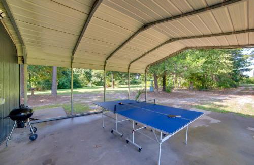 Secluded Getaway on ~10 Acres in The Piney Woods! - Foto 4