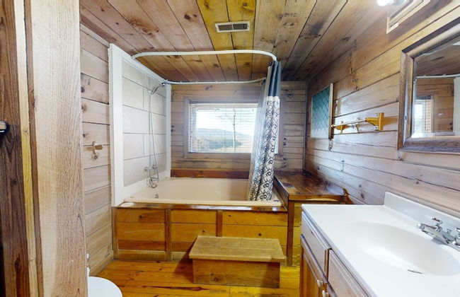 Adelaide's Den 2 Bedroom Cabin by RedAwning - Foto 16