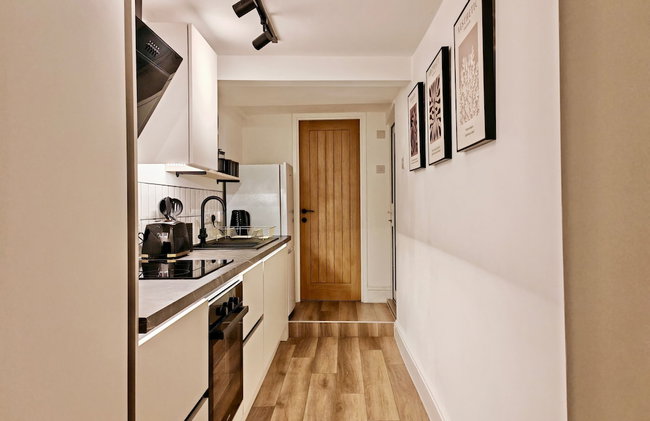 2-Bed Apartment - For Contractors & Business Travellers - Long Stays Welcome - Photo 28