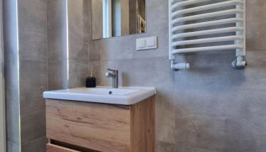 Aurum Apartment - Photo 2