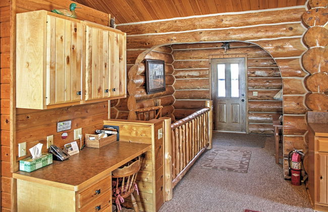 Wonderful Home on Sand Lake with Expansive Porch! - Foto 39