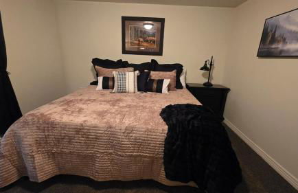 Wasatch Retreat 5 bed 3 5 bath pool table game room - Photo 53