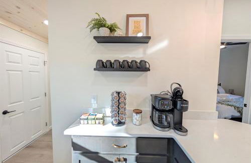 Modern Norwalk Retreat 2 King Suites Sunroom - Foto 4