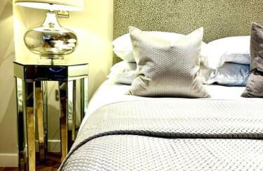 Exclusive Marina View Apartment Free Parking - Photo 20