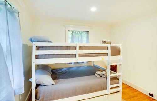 Secluded Elka Park Cabin Hot Tub and Fire Pit! - Foto 13