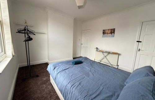 Leeds Serviced Accommodation - Apartments - 3 Bed House-Close To Centre -M621 & M1 - Contractors - Business Travellers - Families - Photo 8