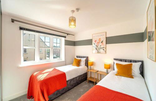 Charming 4 Bedroom House for 8 - Family Friendly - Fast WiFi - Parking - Photo 15