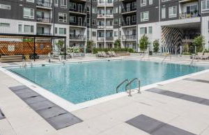 The 513 Flat 2! 1BR, 1Bath Apt with Pool and Riverfront View! Free Gated Parking! Only Steps from The banks & Stadiums! - Foto 22