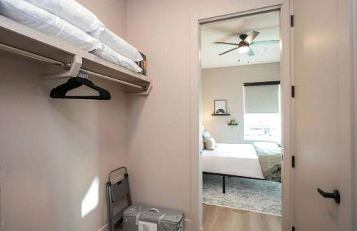 2 Bedroom + Loft Condo, Coffee Shop in Building - Foto 18