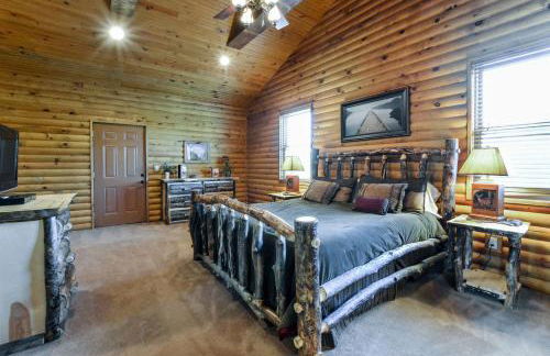 Luxury Lakefront Chalet Resort 2 Pools FREE Amenities Dock Kayaks Waterslide - Foto 1