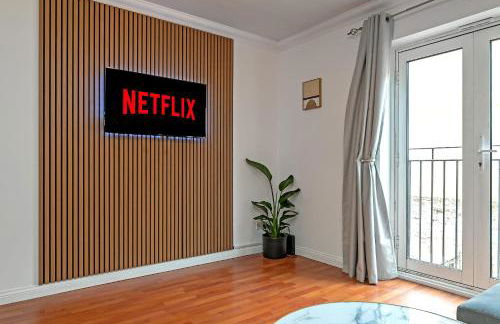 Stylish Town Centre Apartment, ALLOCATED FREE PARKING SPACE, RICKMANSWORTH HIGH STREET, Modern Decor, Juliet Balcony, Walking Distance to Rickmansworth Station Metropolitan Line - Foto 4