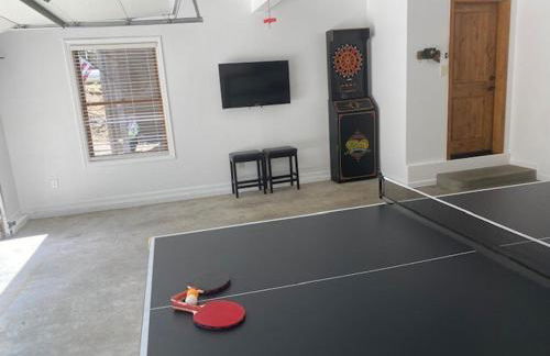 Creekside Cabin - Pup-Friendly with AC - Foto 39