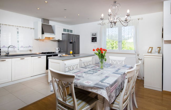 Stunning Villa Sofia With Heated Pool IN Split Hinterland - Foto 27