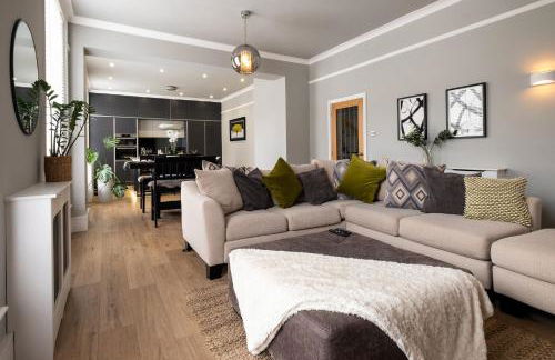 Stylish Central Apartment with Parking & Lift - Foto 18