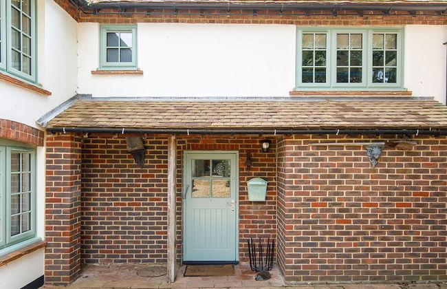 Tranquil Luxe in Country Cottage - Photo 32