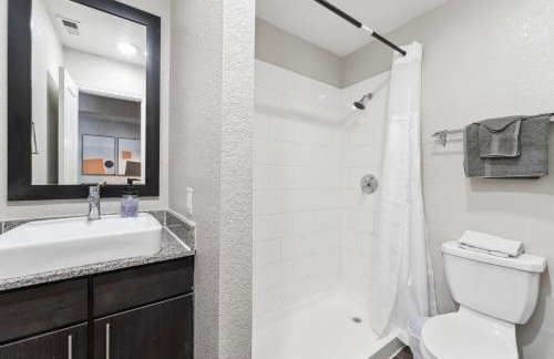 Economy King Bed Suites w Pool, Next to Downtown - Foto 25