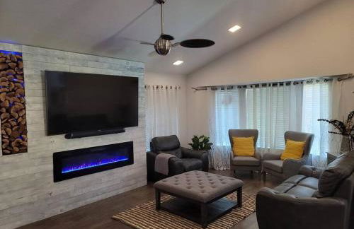 3 Bedrooms,Beautiful House with Hot Tub, Pool Oasis and Fire Pit - Foto 3