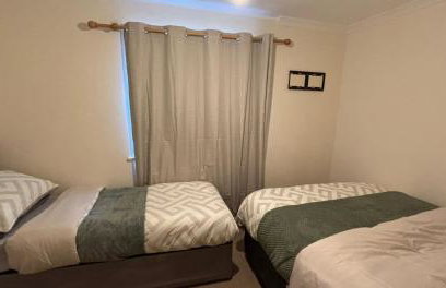 Cosy 2 Bedroom House - Large Driveway, EV Socket, WiFi, Contractor & Leisure Stays - Foto 2