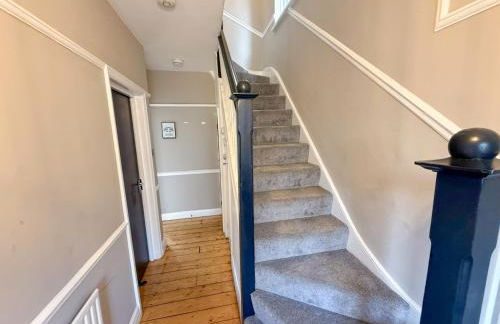 Spacious 3BDR House in New Malden with FREE Parking and Garden near Kingston upon Thames, Wimbledon & Raynes Park by NourNest Apartments - Foto 29
