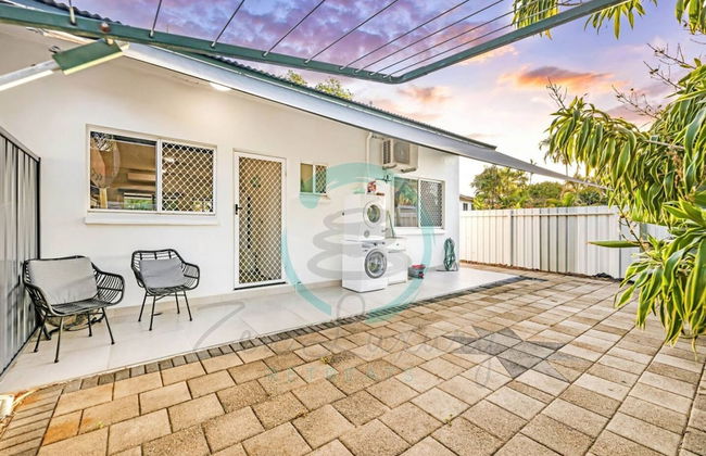 Zen Hideaway Cozy 2BR Haven Office Dual Patio - Foto 18