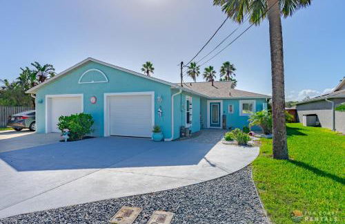 Dog Friendly Home wPrivate Fenced Yard, Garage & Fire Pit STEPS to the Beach! - Foto 6