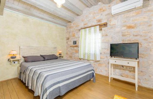 Nice Apartment In Zminj With Wifi - Photo 14