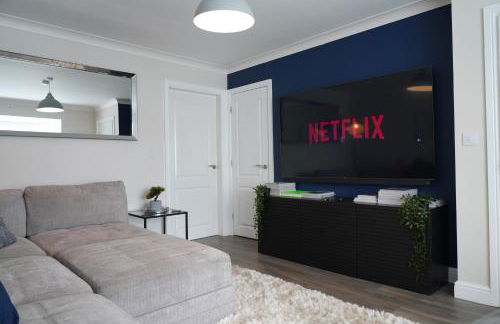 Rare find - new build 3 bedroom house near Cheshire Oaks - Photo 26