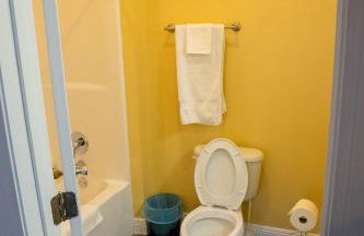 Tidy and Comfy 3BR, Balcony, WD, Free WiFi -E- - Foto 49